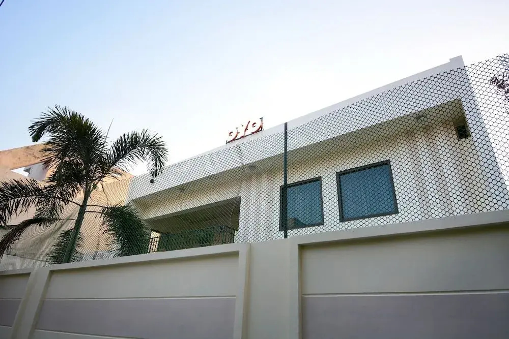 D S Royal Guest House b y OYO Rooms
