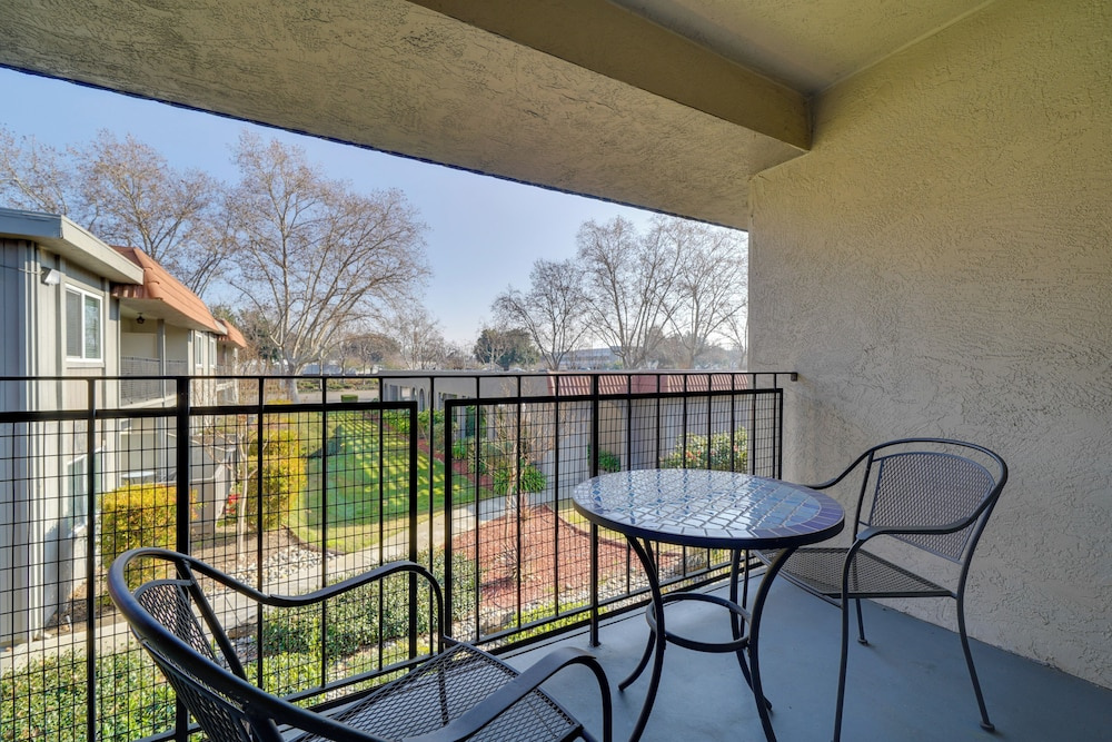 Pleasanton Gem in Quiet Community w/ Pool Access