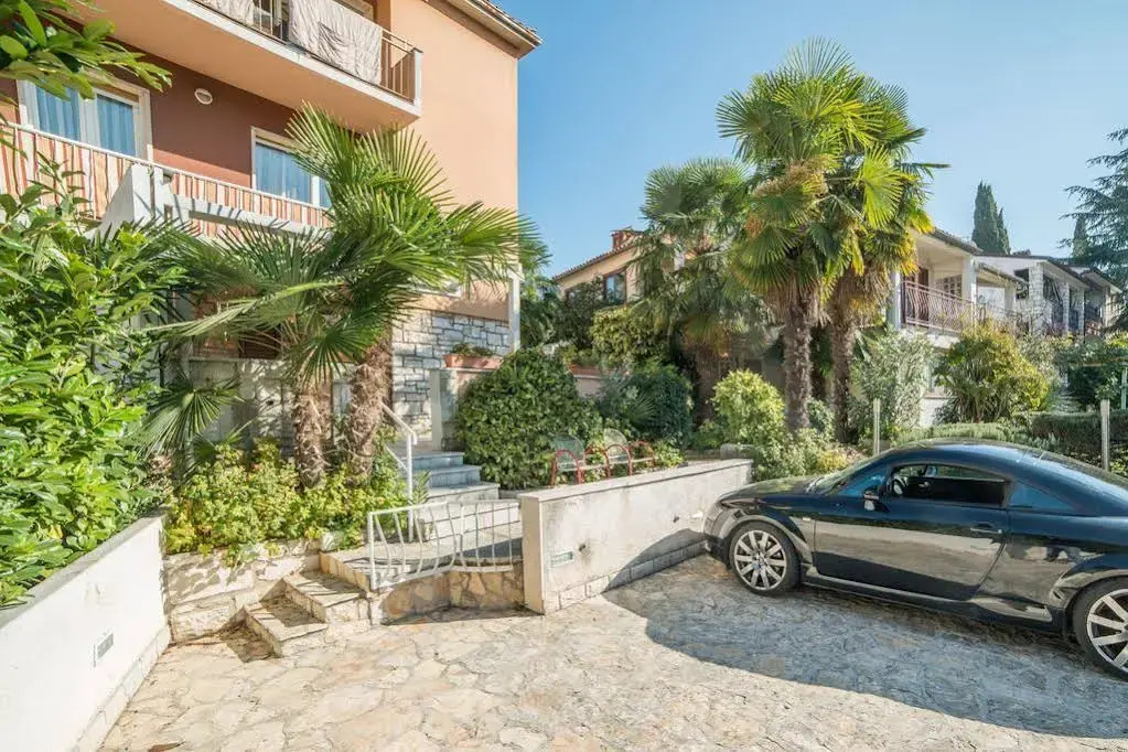 Apartments Pino