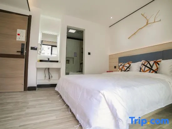 Standard Double room with balcony (full double bed)