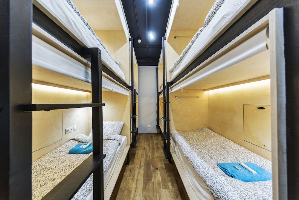 Кровать в общем номере (женский номер) в Icon hostel