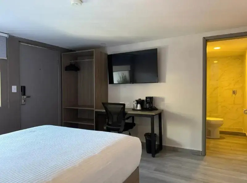 Double Suite (full double bed)
