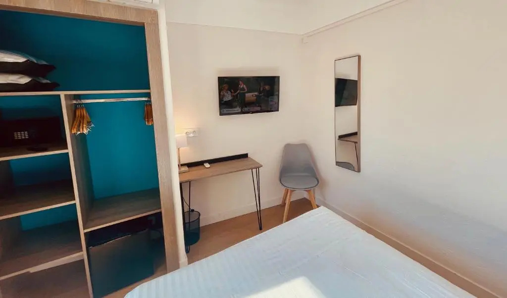 Standard Double room with courtyard view (full double bed)