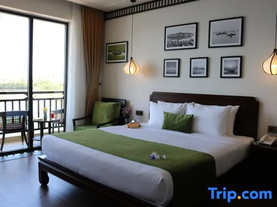 Standard Double room with river view (full double bed)