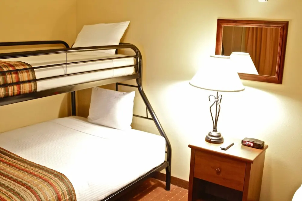 Sextuple Family Suite