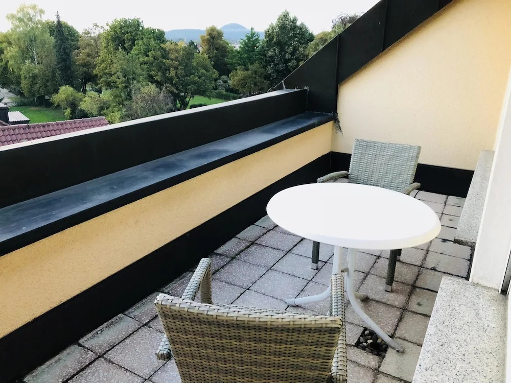 Balcony & Terrace