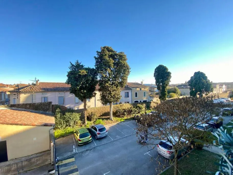 Le 24 février - Lumineux avec balcon et parking gratuit