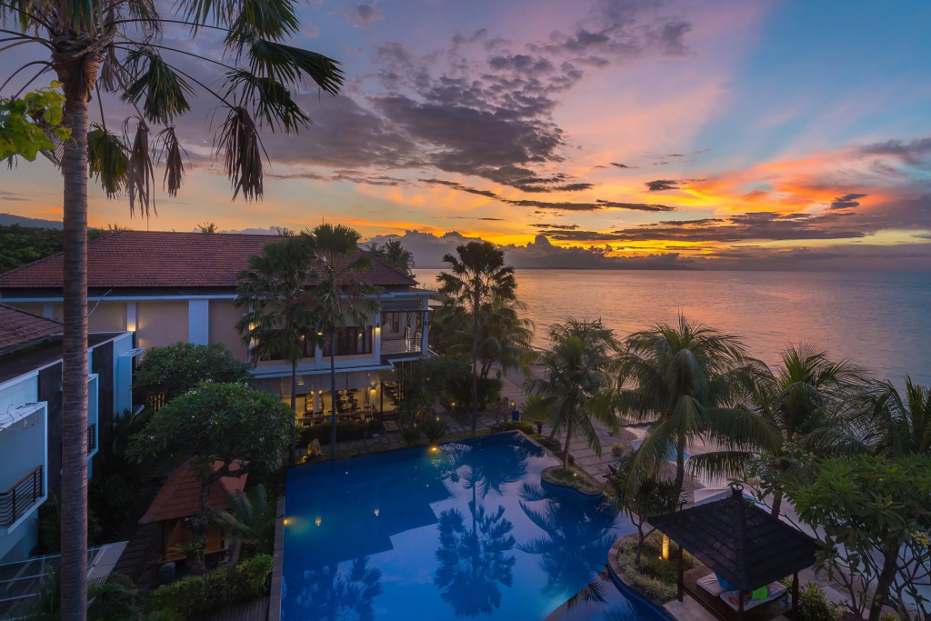 Beach & Waterfront