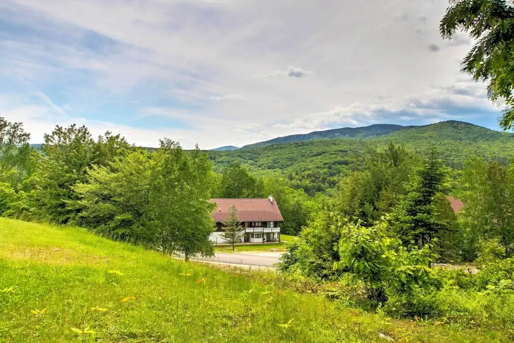 Scenic Bartlett Home w/ Deck - 1 Mi to Storyland!