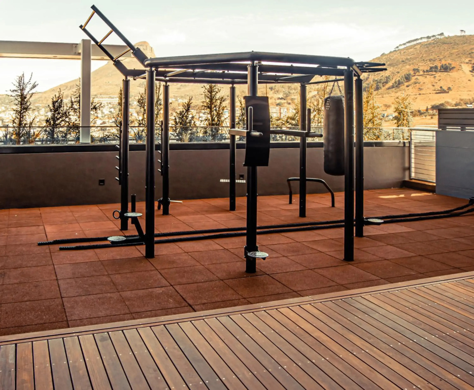 16 on Bree studio apartment with city mountain sea views