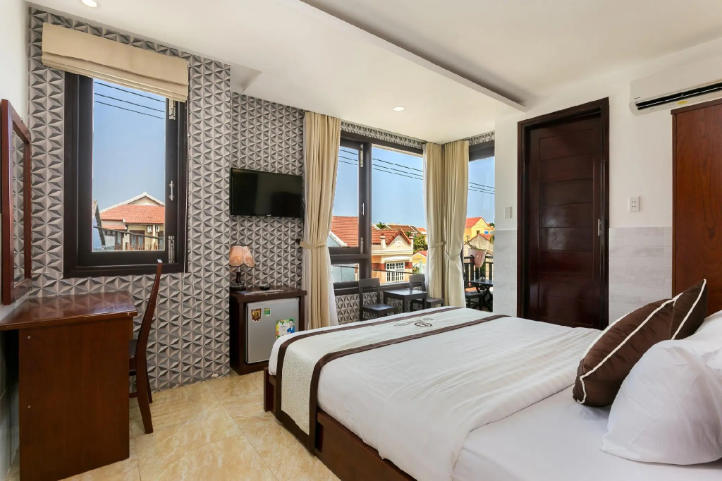 Deluxe Double room with balcony (full double bed)