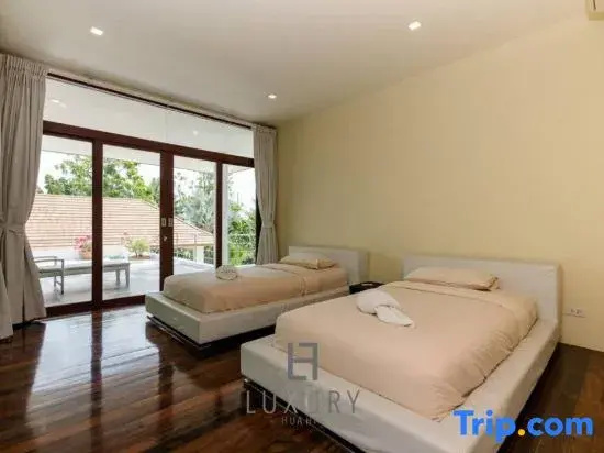 Unique Pool Villa with 5 Bedrooms and Sea View (PM-C1)