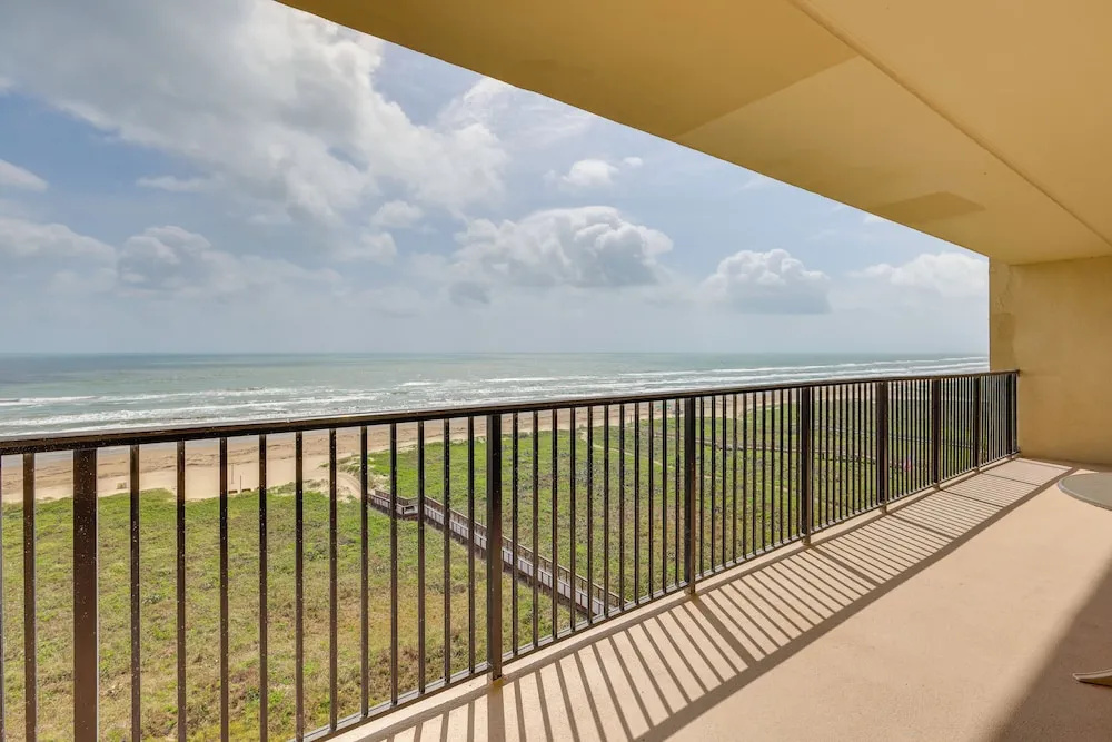 Stunning Views, Luxe Decor: Suntide III - Unit 805