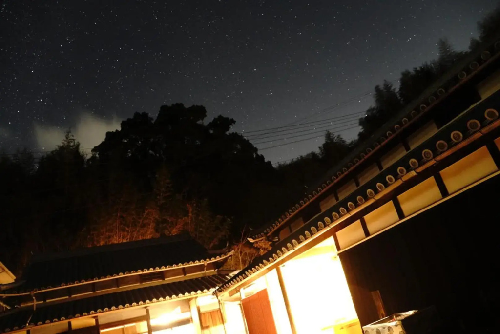 Guesthouse with Cat and Honeybee Kusachike