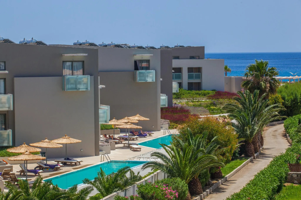 Standard Double room with pool view (twin beds)