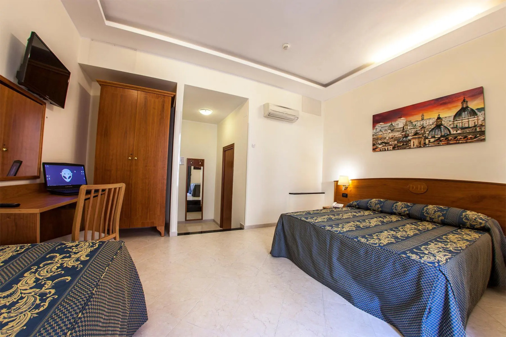Standard Triple room