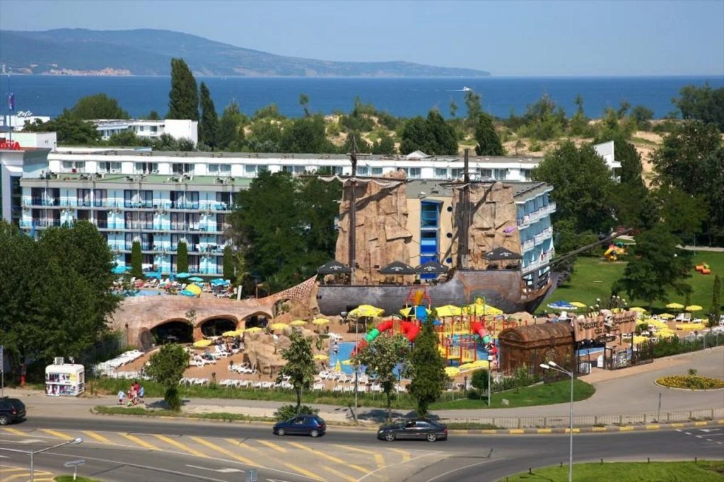 Beach & Waterfront