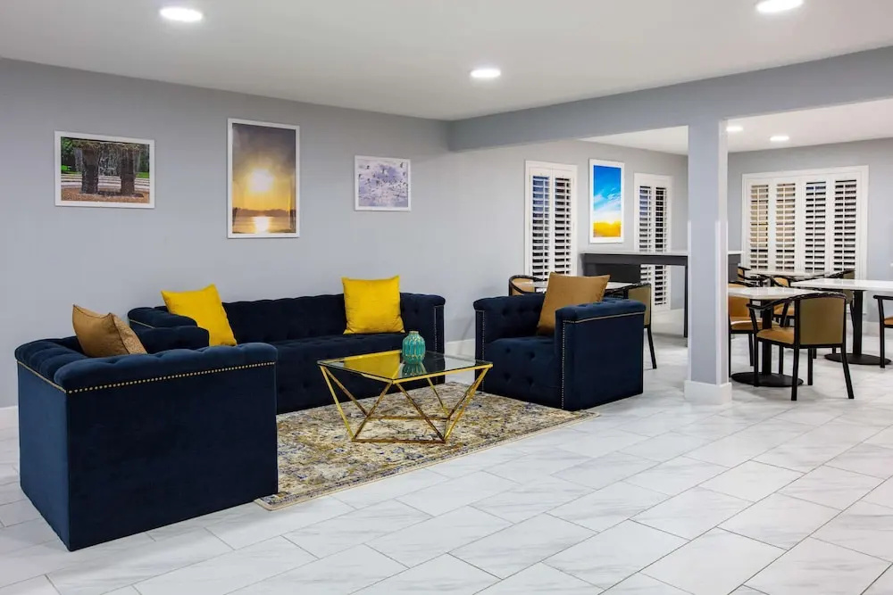 Lobby & Reception