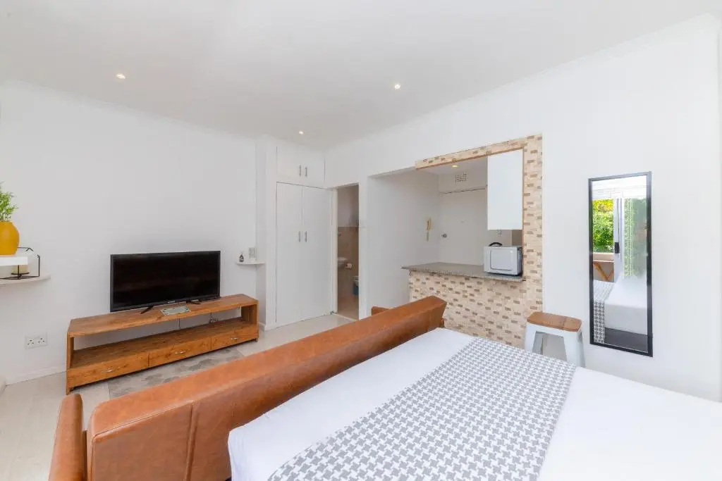 Bright Airy Studio in Green Point