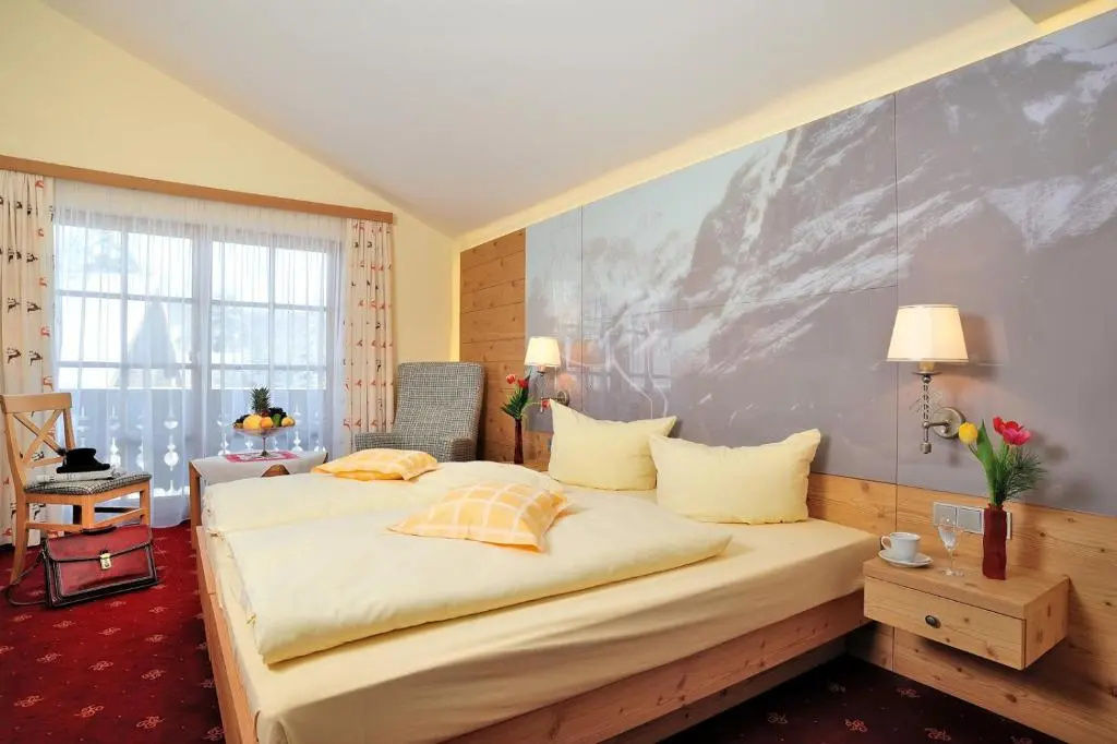 Landhotel Böld and Restaurant Uhrmacher Oberammergau - Chambres