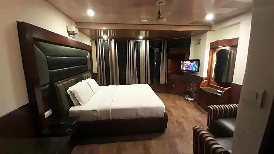 Standard Double room with mountain view (full double bed)