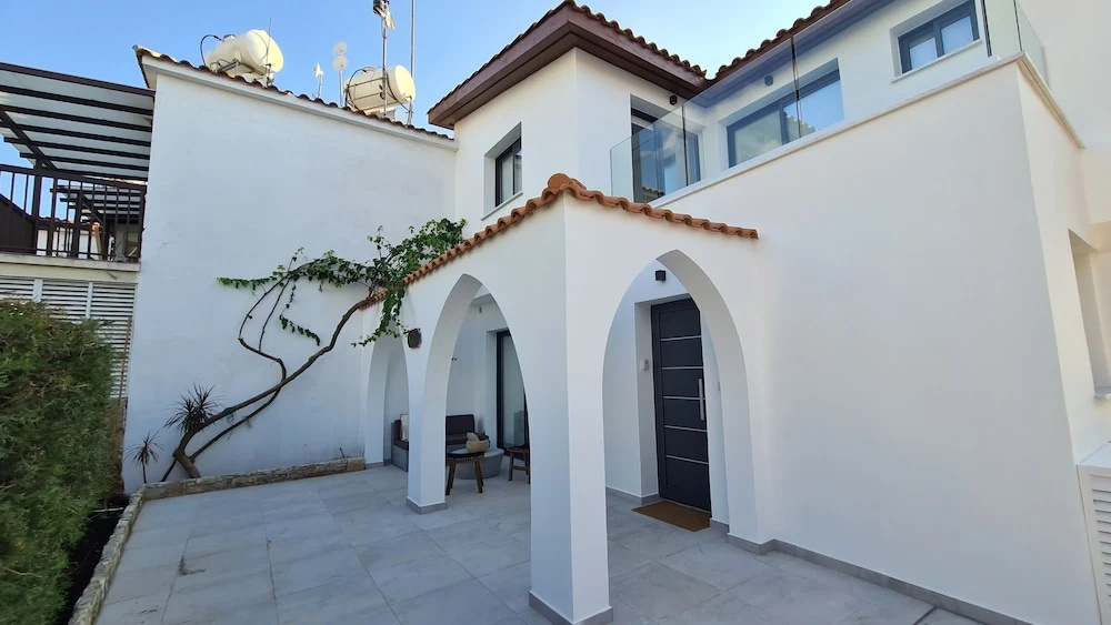 Phaedrus Living: Venus Seaview Lighthouse Villa