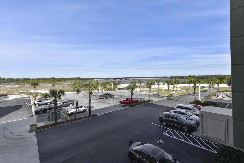 Pinnacle Port by Book That Condo
