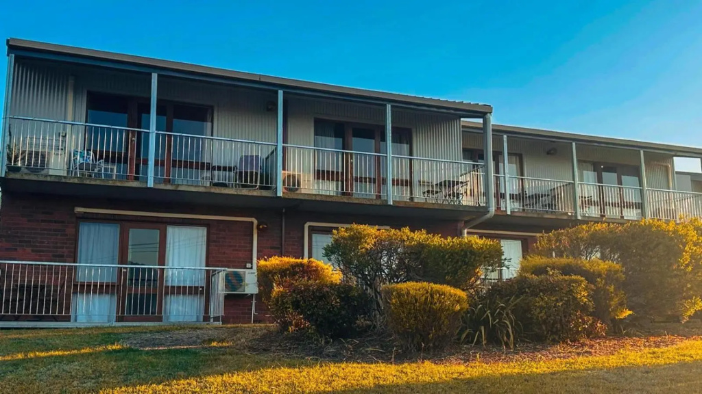 The Birch House - Silver Birches Luxury Accommodation Bright in Tawonga