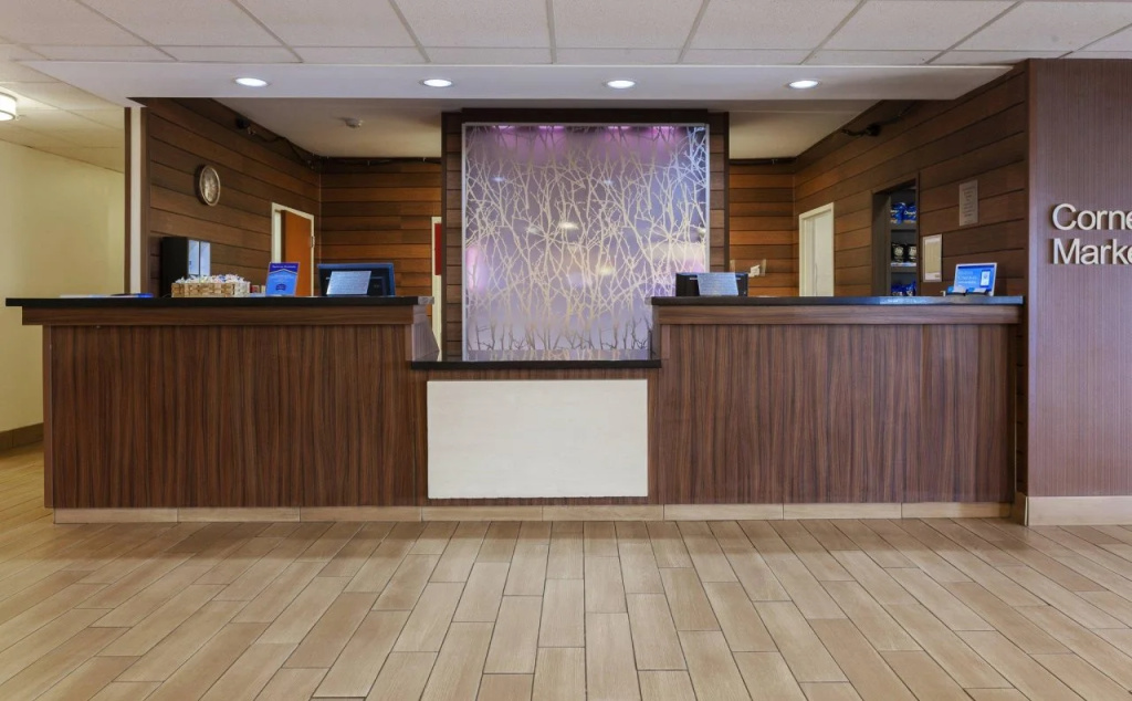 Lobby & Reception