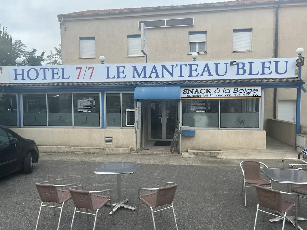 Le Manteau Bleu