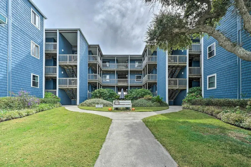 Chic Oceanfront North Topsail Beach Condo w/ Deck