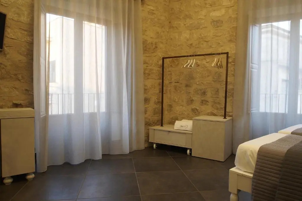 Standard Double room with city view (full double bed)