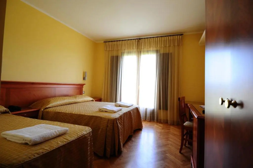 Standard Quadruple room with garden view