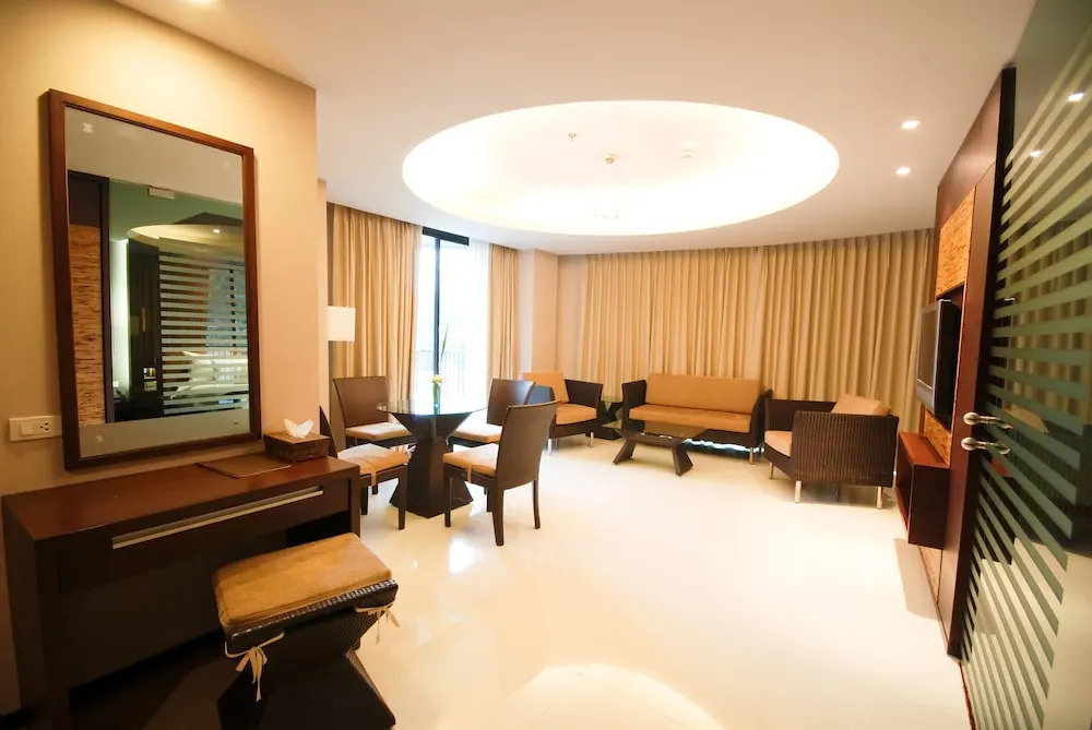 Люкс с балконом в Tara Mantra Cha Am Resort