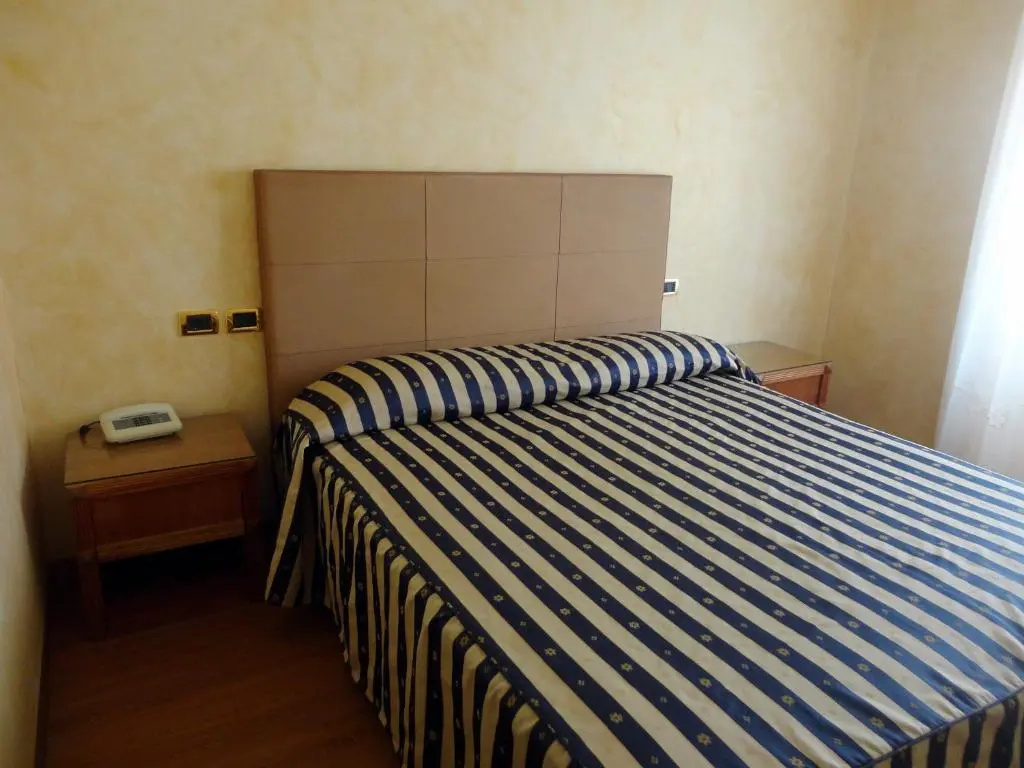 Deluxe Double room (full double bed)