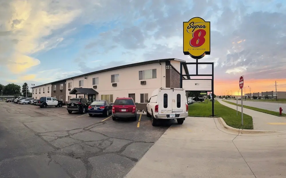 Super 8 West Fargo Main Ave ND