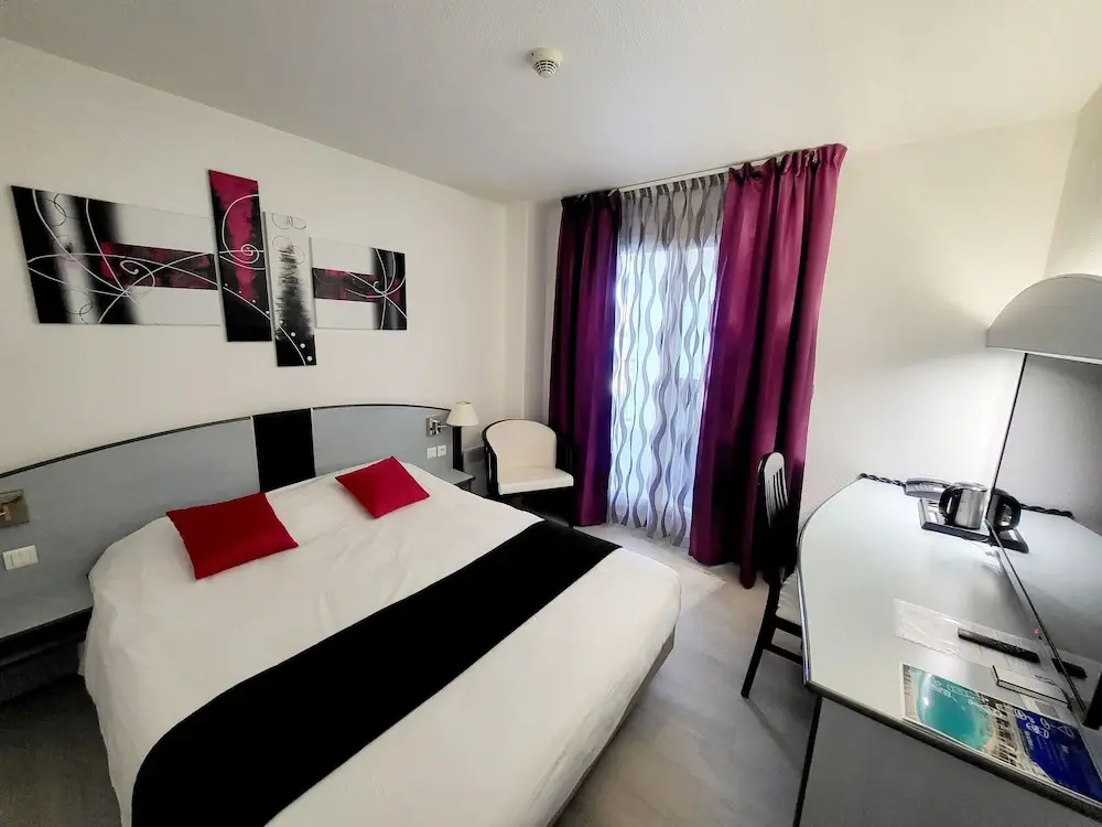 Superior Double room with balcony (full double bed)
