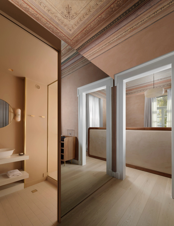 Suite with balcony