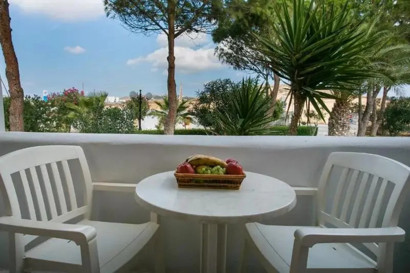 Standard Triple room with balcony and with partial ocean view