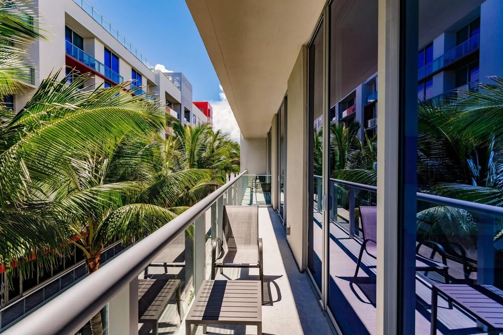 Upscale Modern 2B Condo on the Beach