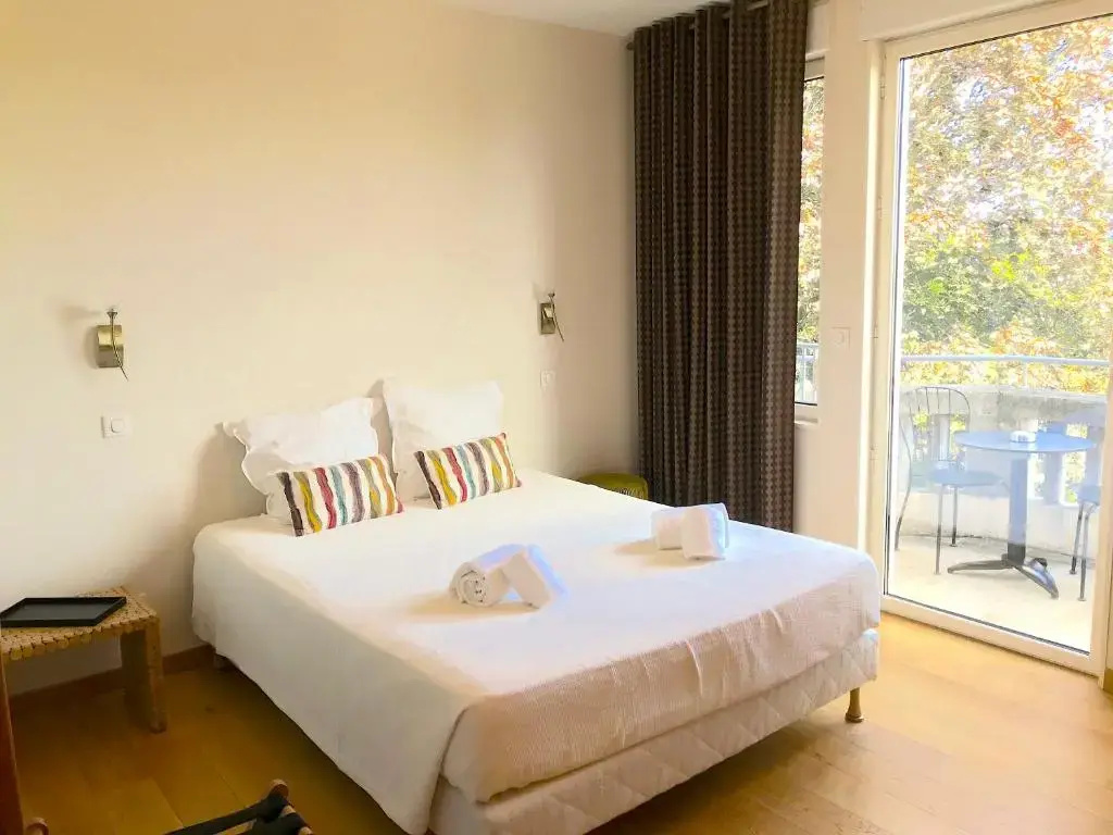 Standard Double room with balcony (full double bed)