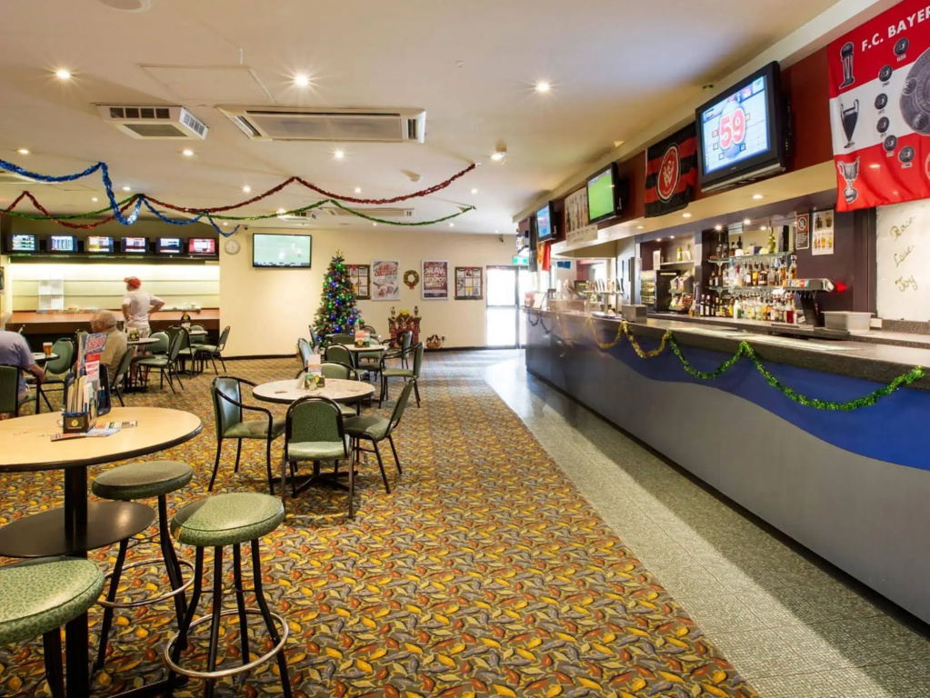 Villawood Hotel - Général