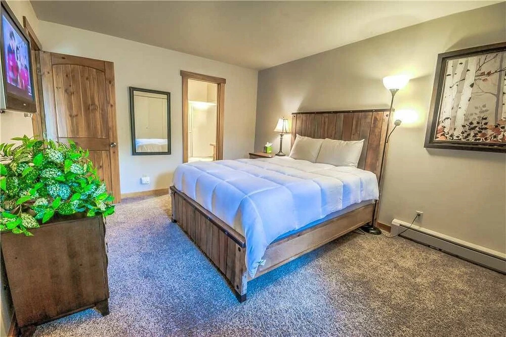 Ski Inn 234 — 5