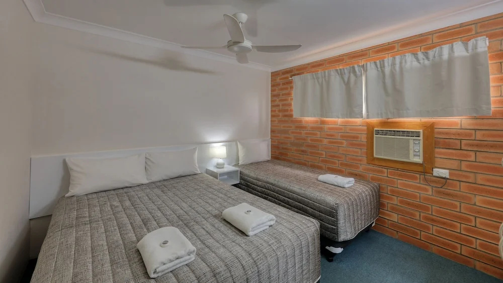 2 Bedrooms Standard Quadruple Suite twin beds