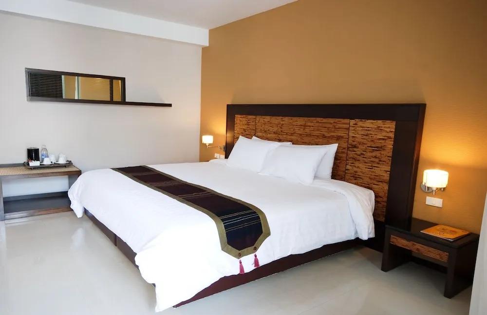 Номер Superior с балконом и с видом на сад в Tara Mantra Cha Am Resort