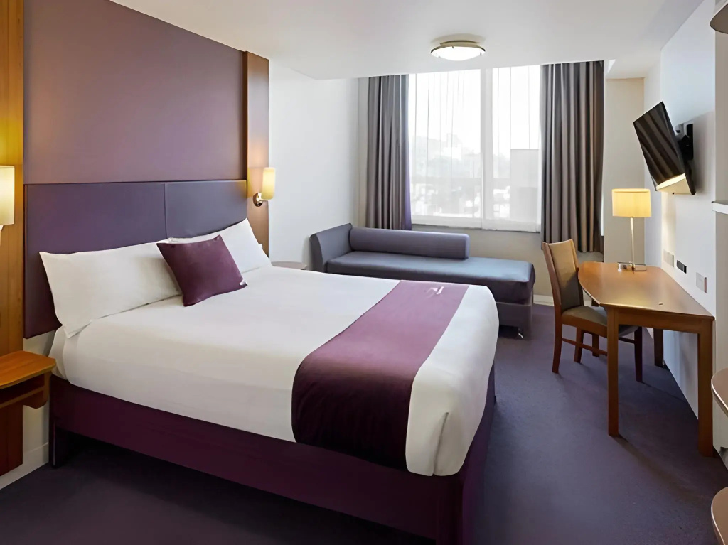 Premier Inn London Hanger Lane — фото