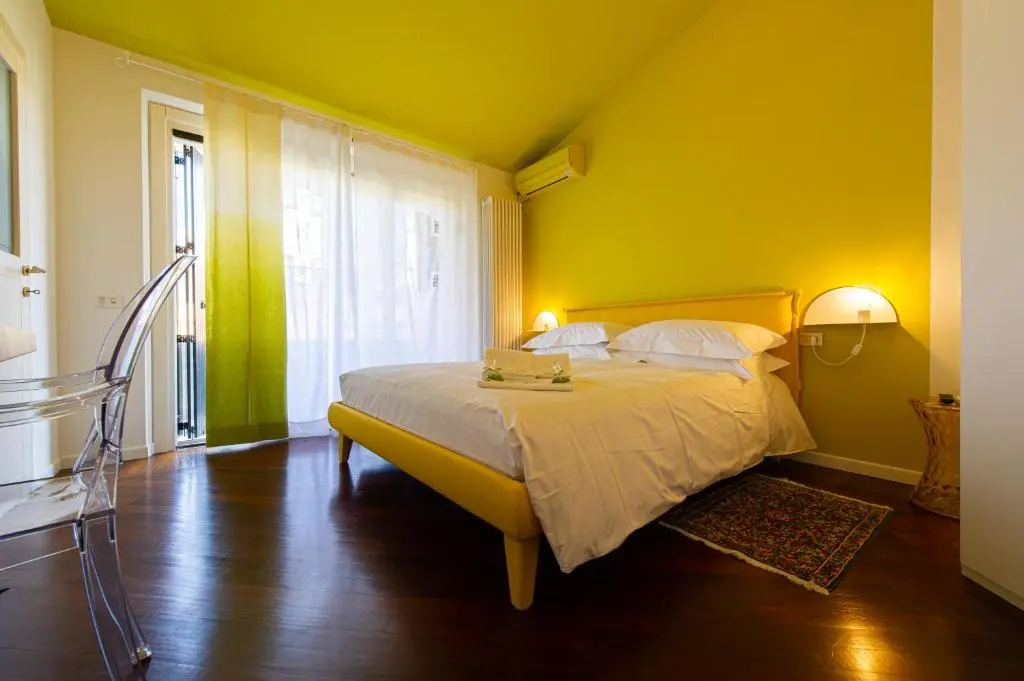 Standard Double room with balcony (full double bed)