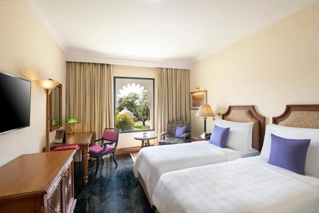 Deluxe Double room with pool view (twin beds)