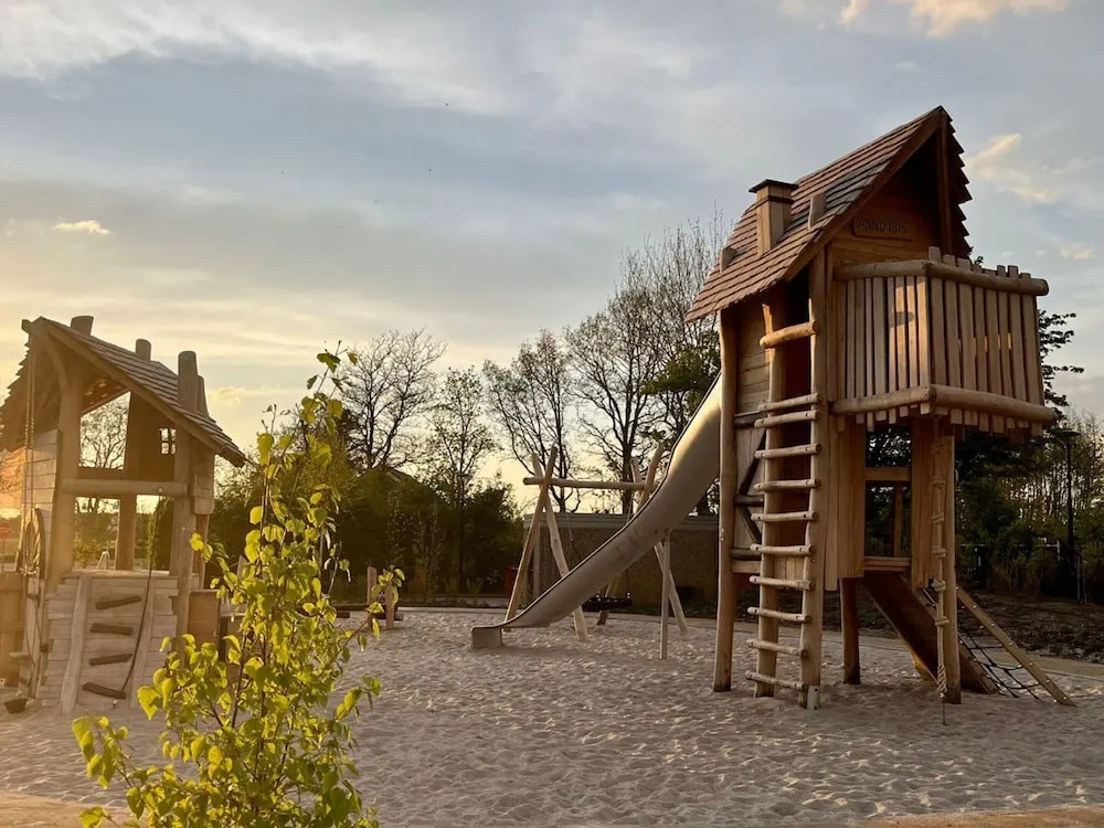 Family Home Near Lake, Beach and Dunes