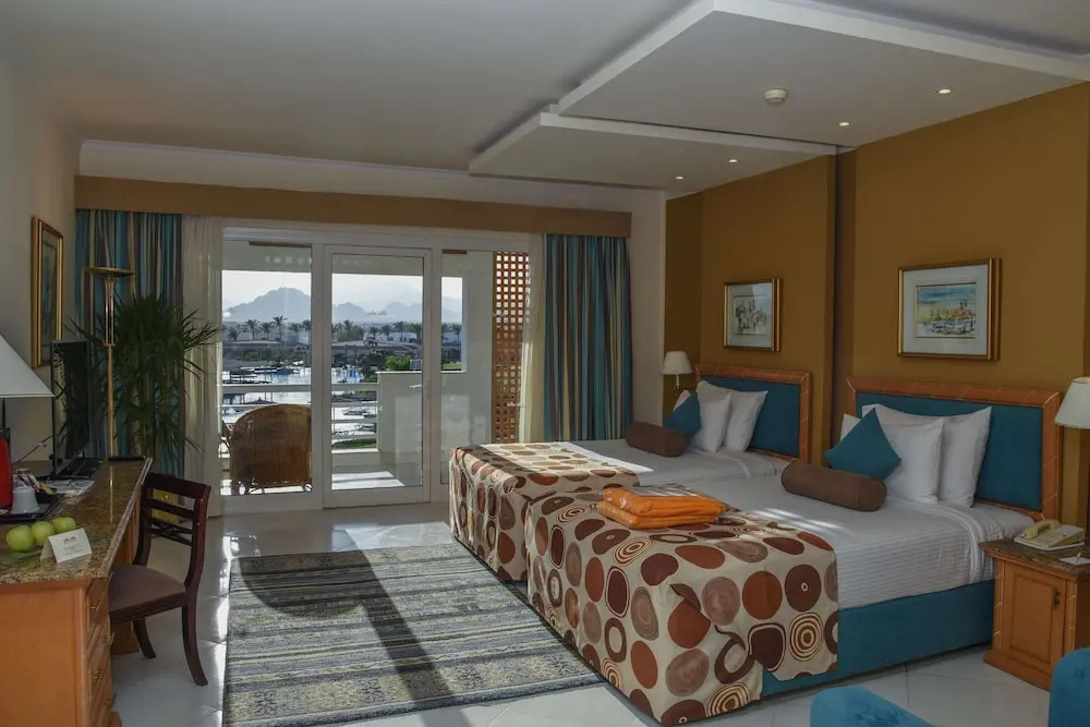 Двухместный номер Deluxe с видом на бассейн двуспальная кровать в Pickalbatros Golf Beach Resort